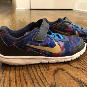 Kids Nike Flex galaxy pattern